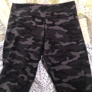 Black and grey camo Calvin Klein leggings xl